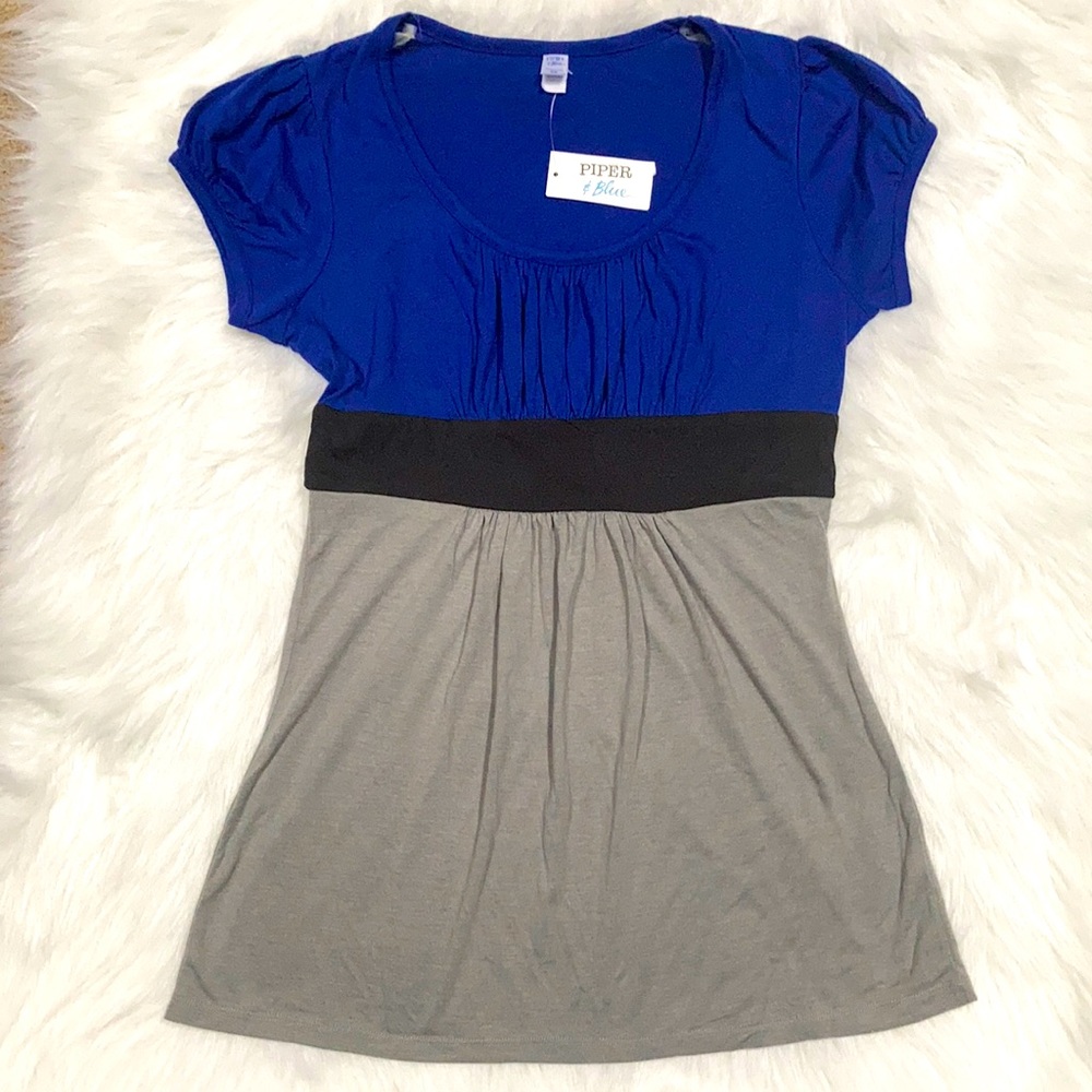 Piper & Blue gray black blue top size M NWT